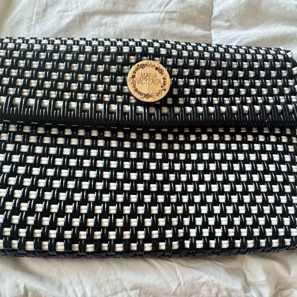 Maria Victoria Clutch Black & White